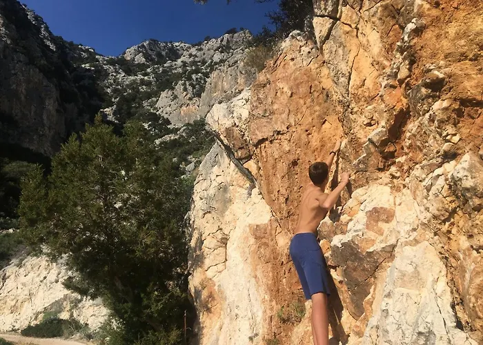 Cav Mameli 公寓式酒店 3*